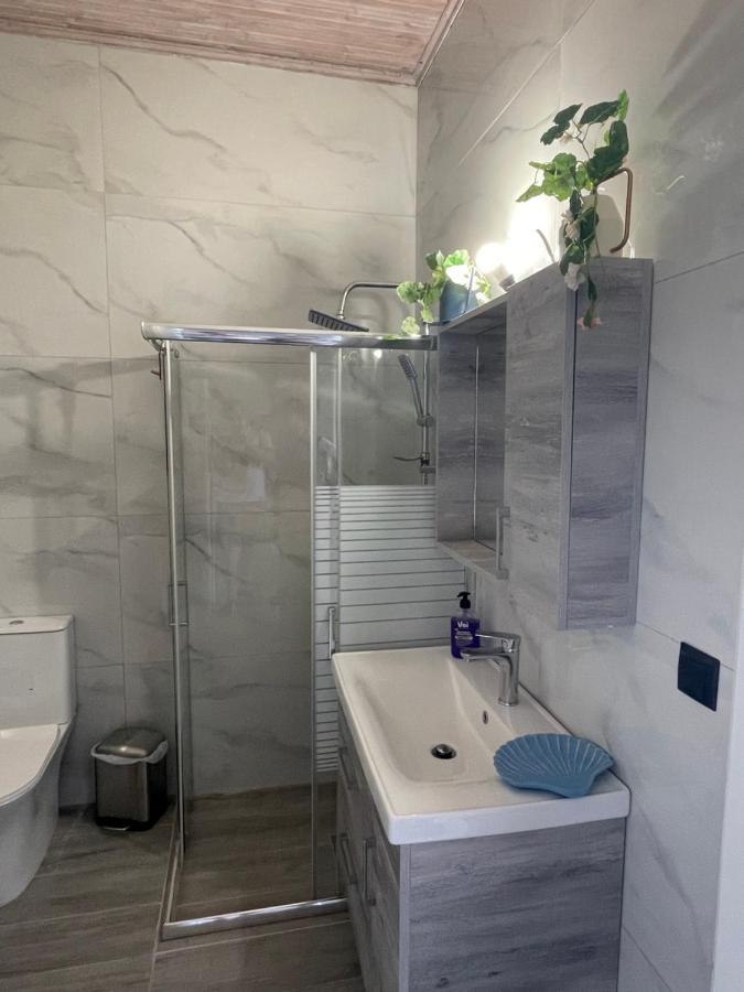 Aqua Mare Luxury Apartments Amfilochia Bagian luar foto
