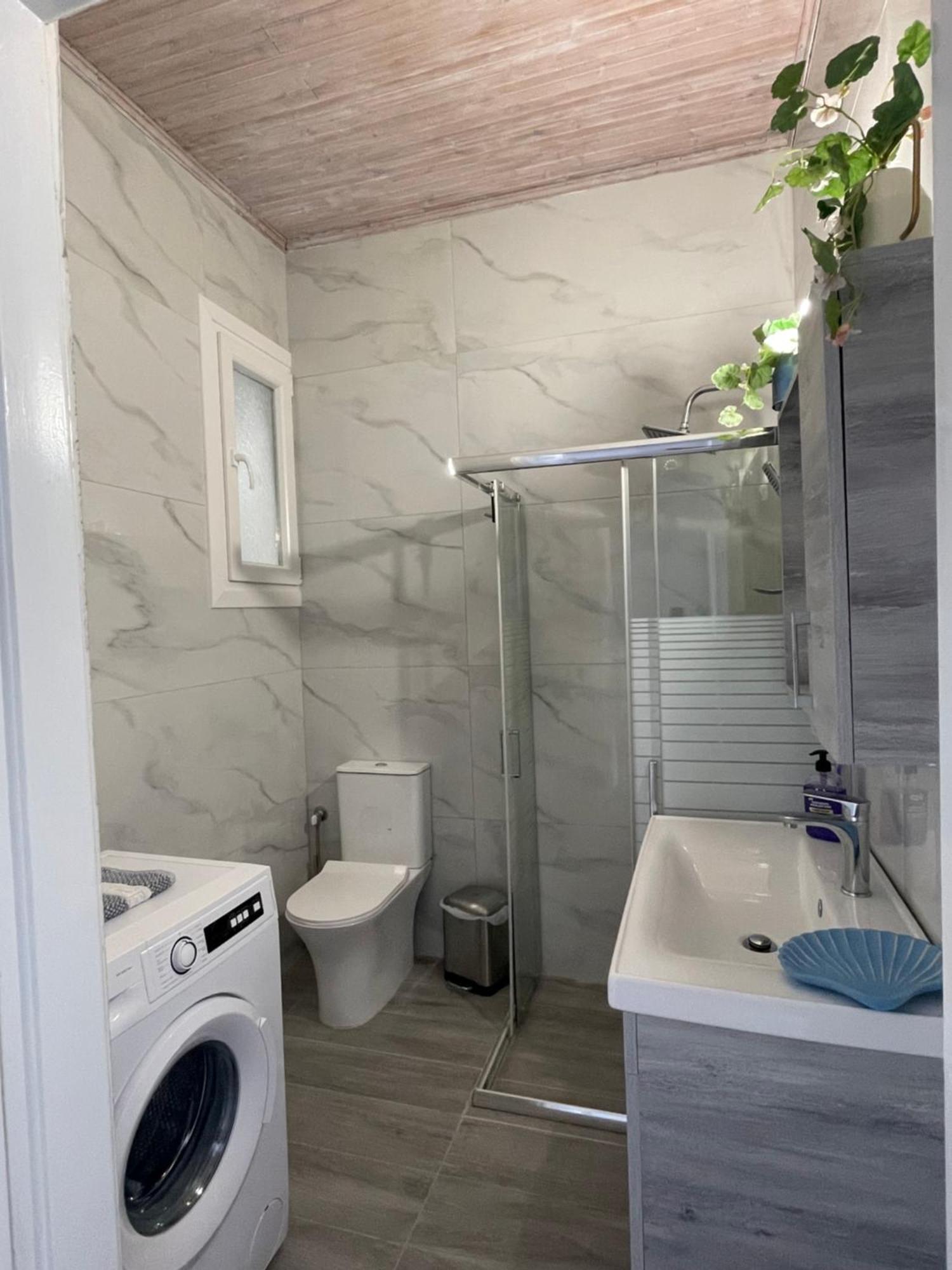 Aqua Mare Luxury Apartments Amfilochia Bagian luar foto
